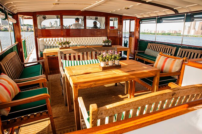 Fall Foliage Cruise on Yacht Full Moon from Chelsea Piers - Group Size, Comfort, and How to Make the Most of It