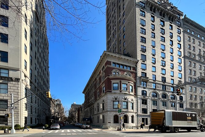 Fifth Avenue Gilded Age Mansions Private Guided Walking Tour - Stop 4: Central Park Zoo area for a change of pace and perspective