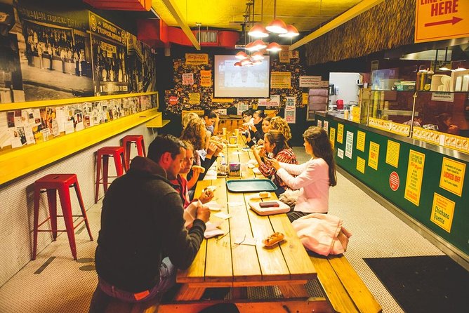 Food Tour in East Village in French - Entering East Village on Foot (and in the Right Order)
