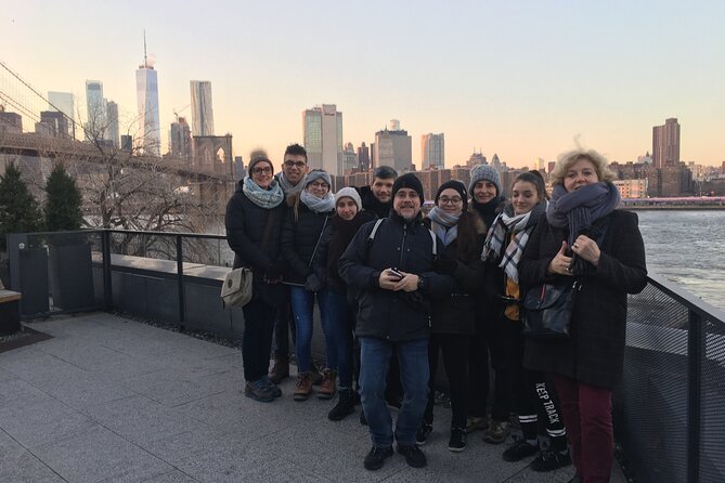 French Christmas Tour in Brooklyn - Dumbo and Brooklyn Heights at Sunset: Where the skyline does the talking