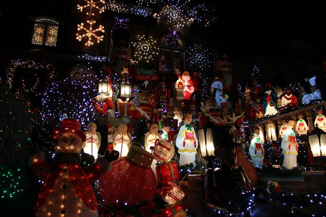 French Christmas Tour in Brooklyn - Dyker Heights Christmas Lights: The big-house spectacle, guided on foot