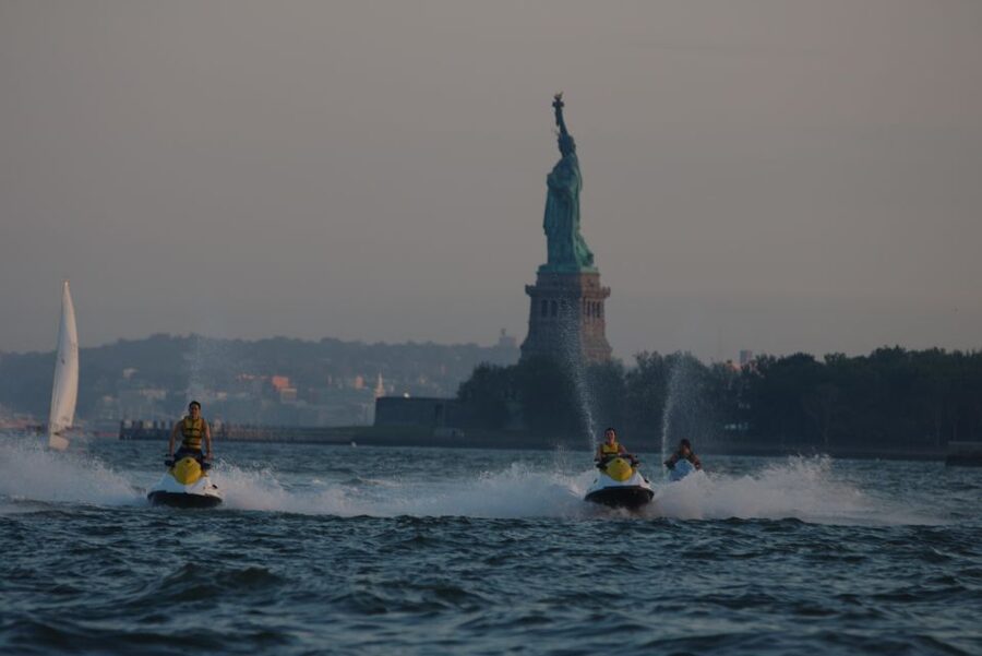 From Jersey City: Manhattan Jet Ski Tour - What you wear and what you store: the suit, the jacket, the locker