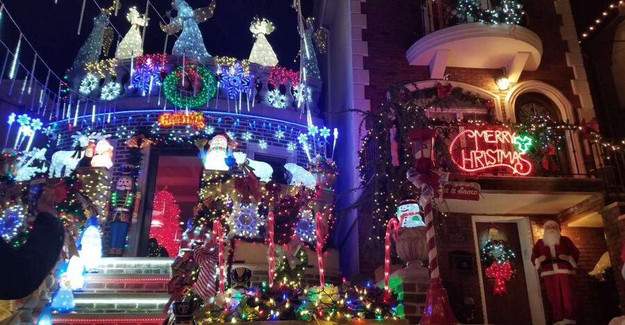 From Manhattan: 4-Hour Brooklyn Christmas Magic Tour - Dyker Heights walking tour: a full hour of holiday detail