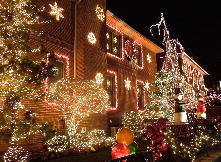From Manhattan: 4-Hour Christmas Lights Luxury Bus Tour - Heated Bus Pickup to Dyker Heights: What This Tour Does Best