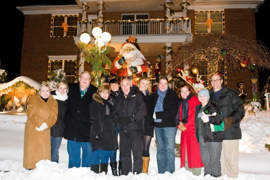 From Manhattan: 4-Hour Christmas Lights Luxury Bus Tour - Weather, Timing, and What to Pack for a Cold Sidewalk Evening