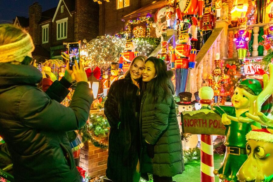 From Manhattan: 4-Hour Dyker Heights Holiday Lights Bus Tour - Brooklyn Bridge Park and DUMBO: skyline time you’ll actually remember