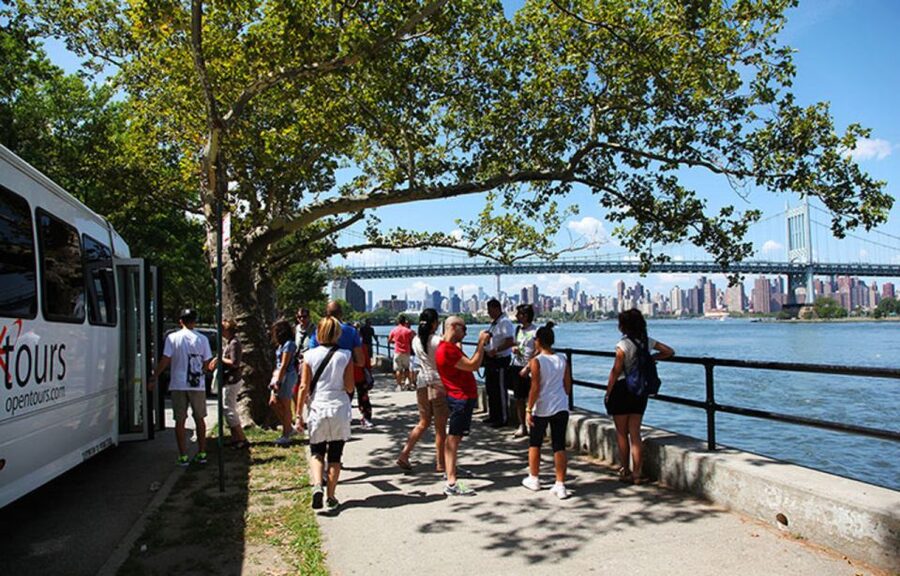 From Manhattan: Bronx, Queens and Brooklyn Half-Day Tour - Group size, languages, and how that affects the experience