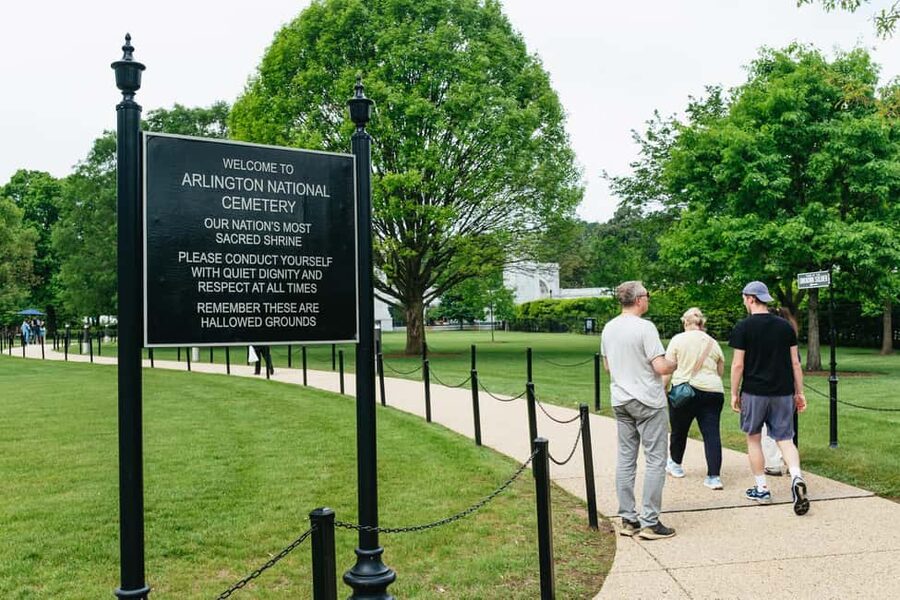 From Manhattan or New Jersey: Washington DC in a Day Tour - Smithsonian stops: you see the campus, but you choose the depth