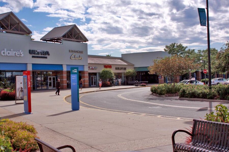 From NYC: Hamptons, Sag Harbor, and Outlet Shopping Day Trip - Who this tour suits best