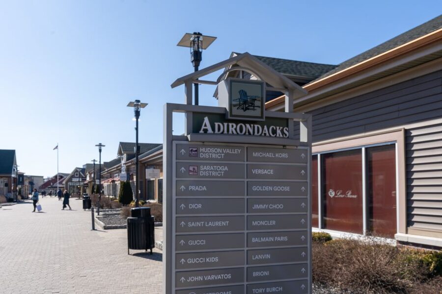 From NYC: Woodbury Common Premium Outlets Shopping Tour - What the shopping day feels like inside the outlet center