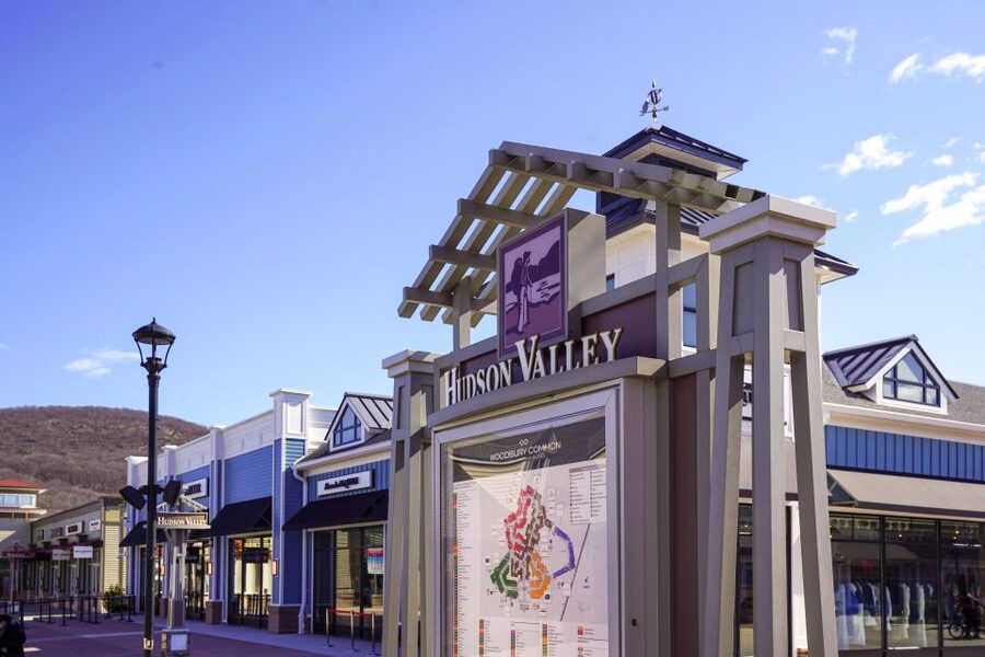 From NYC: Woodbury Common Premium Outlets Shopping Tour - Timing the return: early departures, later buses, and a strict finish