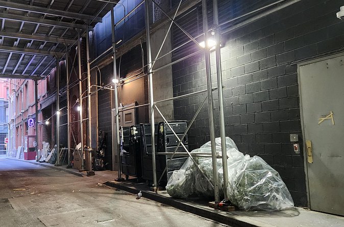 Garbage and Rats in New York City Walking Tour - Stop 2 at the South Street Seaport: landfill logic, fish history, and the rat pit at Sportsman’s Hall
