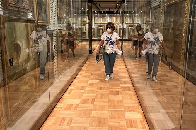 Ghost Stories: A Mysterious, Macabre Tour in the Metropolitan Museum - Group size, sound level, and hearing the story