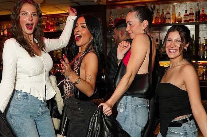 Glitz Glamor and Gangsters Hell's Kitchen Bar Tour NYC - Panoramic Views Moment: Why the Skyline Stop Is the Right Payoff
