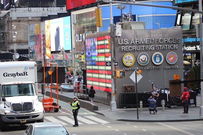 Gray Line New York Fully Guided 5 Hour Sightseeing Tour - Where You Start: The 770 8th Ave Meeting Point and First Stops