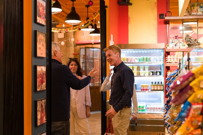 Greenwich Village and Washington Square Park Food Tour - Greenwich Village tastings: pizza, cannoli, cheese, and Fiaccos-style bites