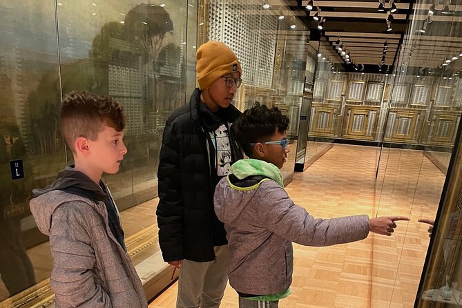 Griffins, Goblet & Gold: An Interactive Magical Arts Museum Tour - Why the guide, Evan, makes the museum feel smaller