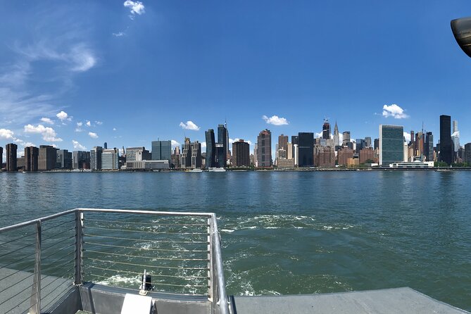 Guided tour in French of the Super Heroes - Midtown and Dumbo with a superhero storyline