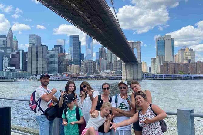 Guided tour in French of the Super Heroes - Meeting point at Gregorys Coffee, and what the timing feels like