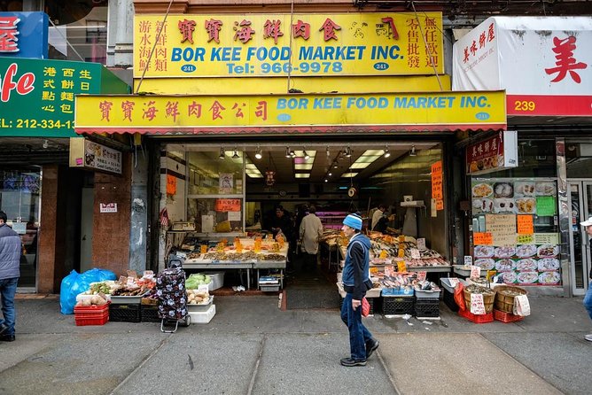 Guided tour of Lower East Side, Chinatown and Little Italy in French - Chinatown: Shops, Small Workshops, and Columbus Park’s Five Points Echo