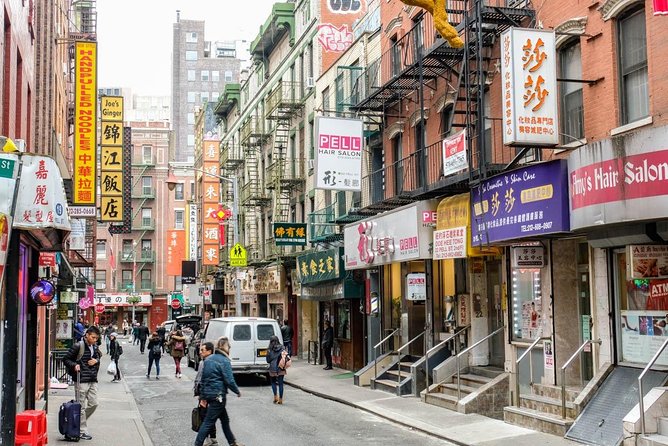 Guided tour of Lower East Side, Chinatown and Little Italy in French - Little Italy on Mulberry Street: Where Tradition Still Shows Up