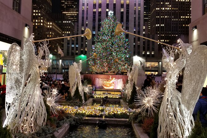 Holiday Lights Extravaganza Walking Tour - Macy’s Herald Square windows: the holiday theater of 10,000 passersby an hour