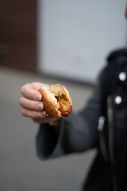 Hot dogs food tour à New York - Guide Time Makes the Difference: Erika/Ericka, Answers, and Real Context