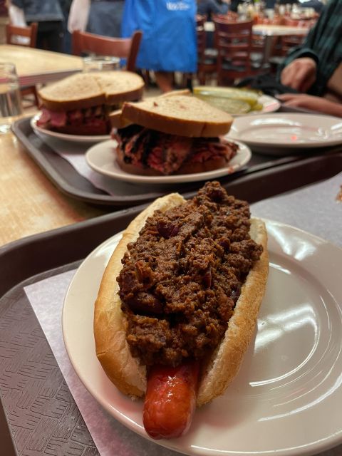 Hot dogs food tour à New York - What You’ll Eat: Classic New York Styles and Offbeat Twists