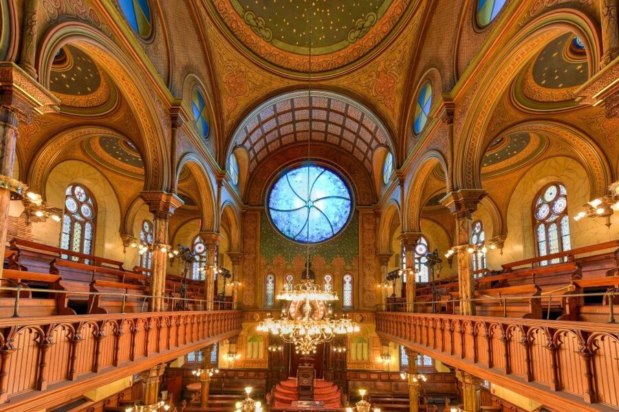 Jewish History of NYC Private Tour with Transfers - Bialystoker Synagogue: worship that dates back to 1826