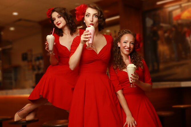 Live Show in the Heart of Times Square — Inside Classic NYC Deli - USA Brooklyn Deli Turns Times Square Into a Supper-Club