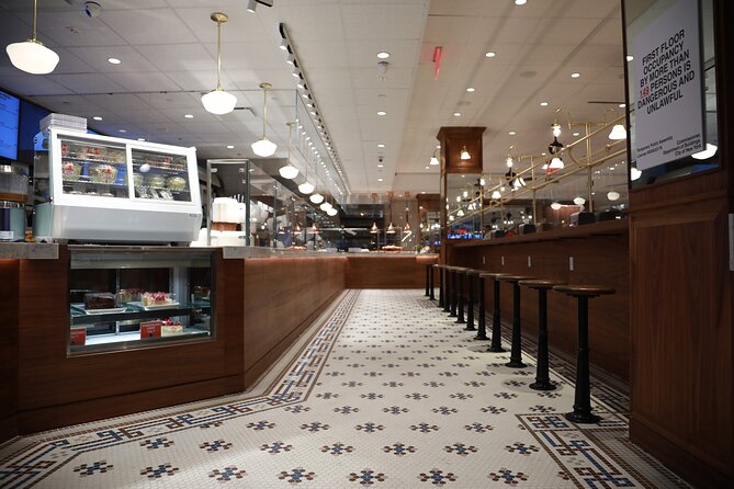 Live Show in the Heart of Times Square — Inside Classic NYC Deli - The 2-Hour Night Plan: How Your Time Breaks Down
