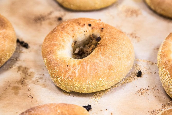 Lower East Side Food and Neighborhood Tour - Guide style, group size, and why it affects the experience