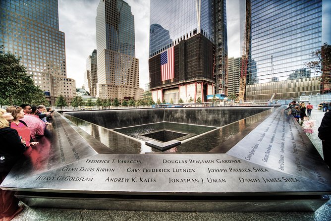 Lower Manhattan & 9/11 Memorial Walking Tour Semi-Private 12ppl - Charging Bull, Trinity Church, and Fearless Girl Without Needing a Trader’s Pass