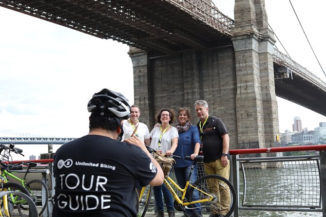 Lower Manhattan and Brooklyn Bridge Guided Fiets Tour (Dutch) - Brooklyn Heights Promenade: brownstones, views, and a calmer feel