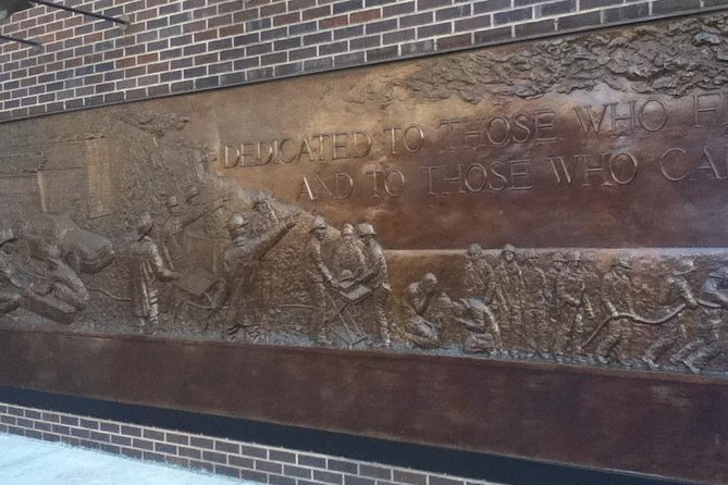 Lower Manhattan Self-Guided Walking Tour and Scavenger Hunt - Starting at Bowling Green: the clues kick off near the waterfront