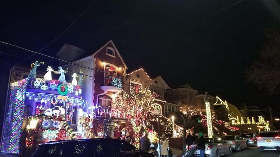 Magnificent Christmas Lights Tour of Dyker Heights Brooklyn - Who this tour fits best (and who might want a different plan)