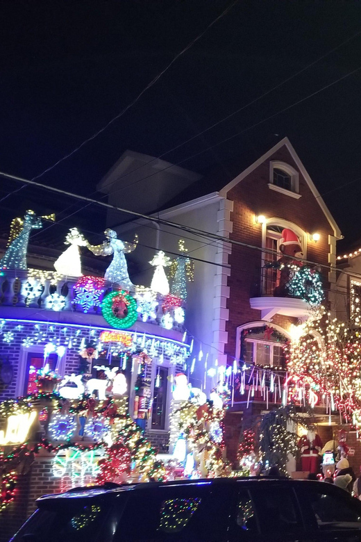 Magnificent Christmas Lights Tour of Dyker Heights Brooklyn - Guide quality: what to listen for during the walk and photo moments