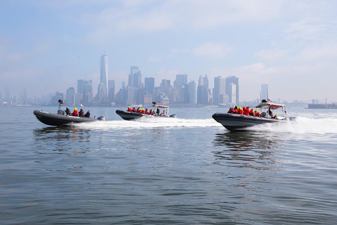 Manhattan Adventure Sightseeing Boat Tour - from Chelsea Piers - Brooklyn Bridge photo stop: the skyline, framed in steel