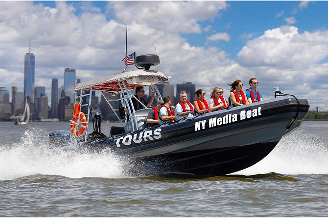 Manhattan Adventure Sightseeing Boat Tour - from Chelsea Piers - A Coast Guard-licensed captain with a fast, photo-friendly route