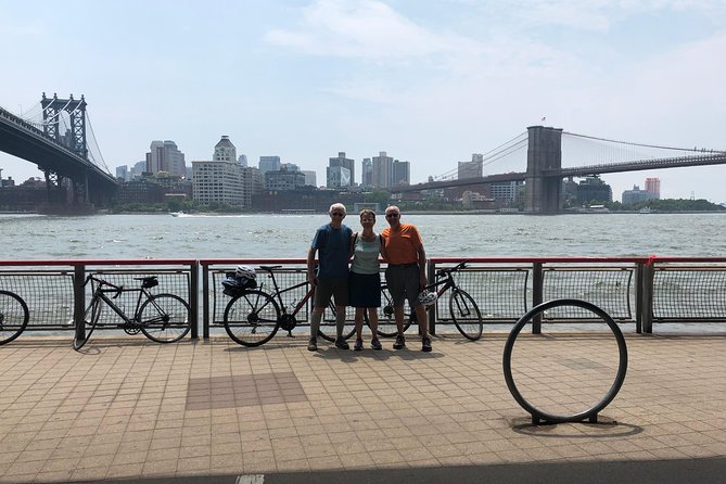 Manhattan and Brooklyn Bridge Bicycle Tour - Guides, group size, and the vibe you’re likely to get