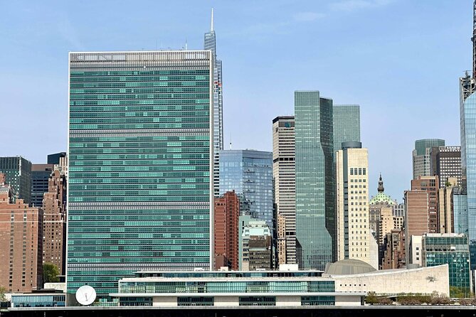Manhattan Architecture Yacht Cruise - Passing GW Bridge and the Northern Island Views