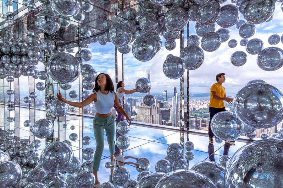 Midtown Manhattan Guided Tour w/ SUMMIT One Vanderbilt Entry - Radio City Music Hall and Rockefeller Center: Two NYC Styles, One Photo Plan