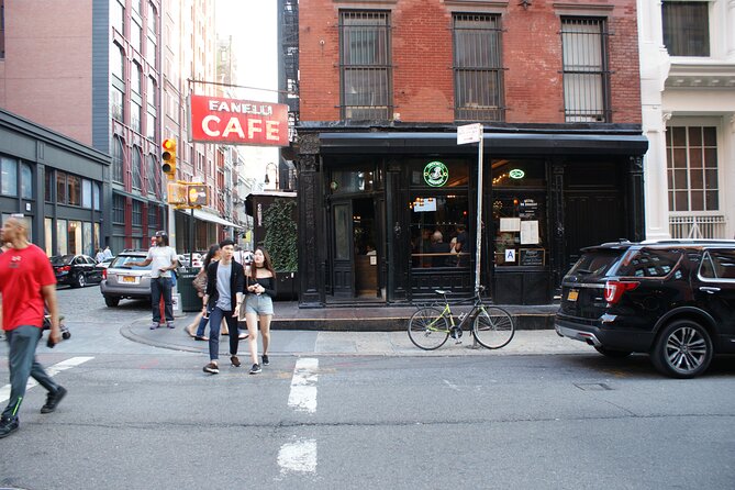 Mini Private Secondhand Shopping Tour in NYC - includes up to 8 - Inside the thrift stores: what makes Suzanne’s approach work