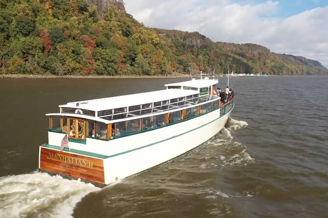 New York Afternoon Fall Foliage Cruise with Lunch - The George Washington Bridge Up Close: The Cruise’s Main Photo Moment