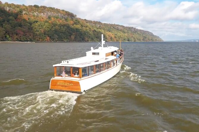 New York Afternoon Fall Foliage Cruise with Lunch - Lunch on Board: Soup, Sandwiches, Salad, Dessert, Plus a Drink