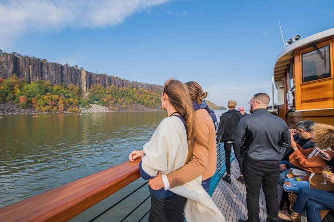 New York Afternoon Fall Foliage Cruise with Lunch - Boat Comfort, Seating, and Service That Doesn’t Feel Rushed