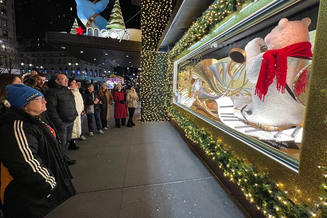 New York Christmas Holiday Lights Walking Tour - Macy’s Herald Square windows and the Miracle on 34th Street connection