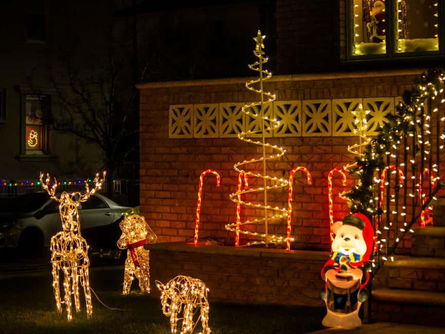 New York Christmas Lights Tour by BUS - Dyker Heights Walking Time: What You Actually Do on Foot