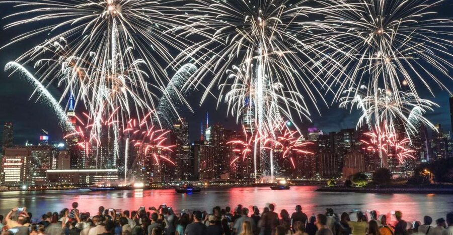 New York City: 4th of July Family Fireworks Party Cruise - Open Bar 7–11 PM and the BBQ Buffet 7–9 PM