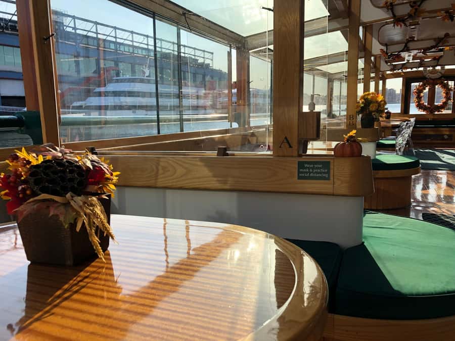 New York City: Afternoon Fall Foliage Lunch Cruise - The lunch plan: what you get and why it changes the value